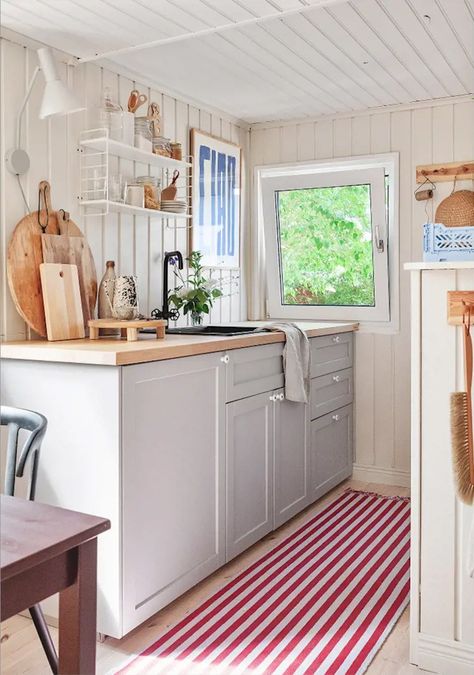 my scandinavian home: Gen's Playful Swedish Summer Cottage Summer House Sweden, Danish Cabin, North Sweden, Swedish Cabin, Norwegian Cabin, Southern Sweden, Danish Summer, Scandinavian Cottage, My Scandinavian Home