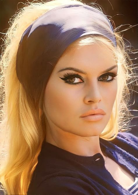 Bridgette Bardot Eye Makeup, Bridgitte Bardot Makeup, Bridget Bardot Costume, 1960s Womens Hair, Bridget Bardot Makeup, Brigitte Bardot Aesthetic, Brigitte Bardot Makeup, 60s Hair And Makeup, Bardot Makeup