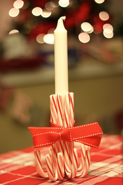 candycanefinal Diy Holiday Candle Holders, Diy Holiday Candles, Diy Candy Cane, Candy Cane Candle, Holiday Candle Holders, Candy Cane Crafts, Candy Cane Decorations, Holiday Dinner Table, Navidad Diy