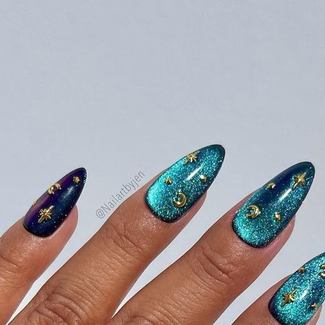 Acrylic Nail Designs Celestial, Celestial Cat Eye Nails, Cat Eye Nails With Stars, Cat Eye Star Nails, Teal Cat Eye Nails, Mystical Nail Designs, Vietnam Nails, Mystical Nails, Blue Cat Eye Nails