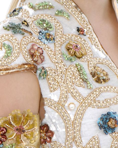 Beaded Clothing, Beading Designs, Haute Couture Embroidery, Tambour Beading, Haute Couture Details, Embellishment Details, Tambour Embroidery, Couture Embroidery, Fashion Gowns