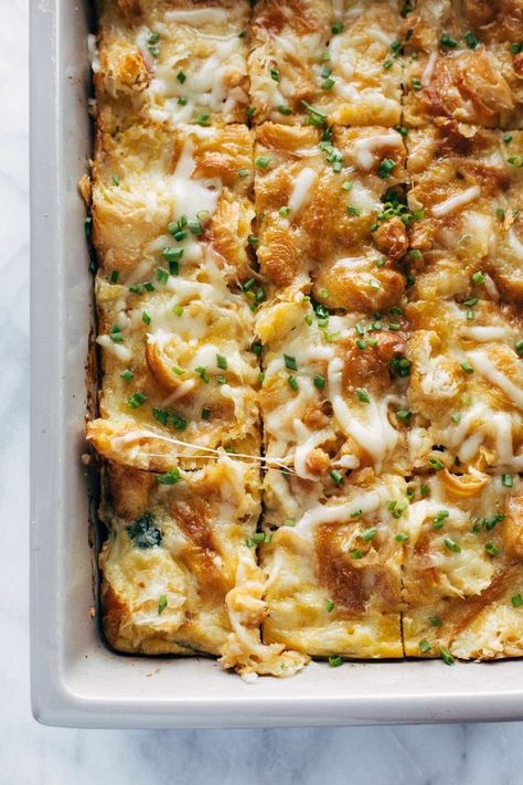 The BEST Croissant Brunch Bake! Cheese, brown sugar ham, caramelized onions, and spinach baked into creamy eggs and topped with a crispy golden croissant topping. YUM. #croissants #brunch #casserole | pinchofyum.com Recipes Made With Croissants, Baked Brunch Recipes, Vege Casserole Recipes, One Pan Brunch Bake, Croissant Topping, Brunch For Dinner, Croissant Strata, Croissant Brunch, Autumn Brunch Recipes