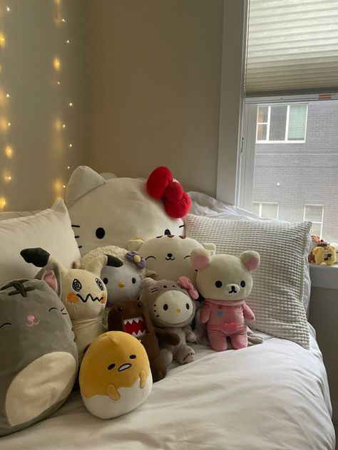 Getting Highlights, Hello Kitty Rooms, Aesthetic Room Ideas, Pretty Bedroom, Room Deco, Cute Bedroom Decor, Cute Room Ideas, Aesthetic Rooms, Pretty Room