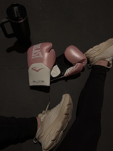 boxing gloves with hoka shoes and stanley Aesthetic Boxing, Boxing Aesthetic, Kickboxing Women, Pink Boxing Gloves, Boxer Aesthetic, Kick Boxing Girl, Gloves Aesthetic, Boxing Clothes, Gloves Boxing