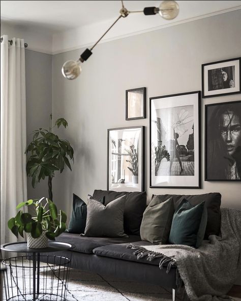 black sofa - green pillows Gray Room, Gray Living Room Design, Decor Studio, Living Room Photos, Living Room Green, Living Room Grey, Living Room Inspo, A Living Room, Small Living Room