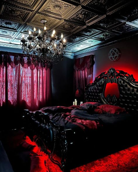 Eve Core, Vampire Bedroom, Vampire Room, Witch Bedroom, Gothic Houses, Gothic Bedroom Ideas, Vampire Core, Gothic Homes, Goth House