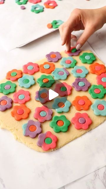 shelly bella on Instagram: "Florals? For spring? Groundbreaking🌼💕😆 I love this printed look so much and the fact I don’t need to decorate the cookies with royal icing. I dyed my dough using @fancysprinkles Jelly Hues colors to get the most pigmented bright colors 🤩The full recipe for these buttery soft sugar cookies is on bellabakes.com" Cookies Flowers, Printed Sugar Cookies, Flowers Cookies, Biscuit Design, Colorful Cookies, Printed Cookies, Floral Cookies, Flower Biscuits, Eggless Sugar Cookies