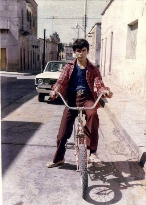 70s Mexican Fashion Men, Mexico In The 90s, Mexican 70s Fashion, 80s Mexican Fashion Men, Mexican Street Style Men, 90s Mexican Fashion Men, Mexican Street Photography, Mexico In The 80s, Mexican Rock Aesthetic