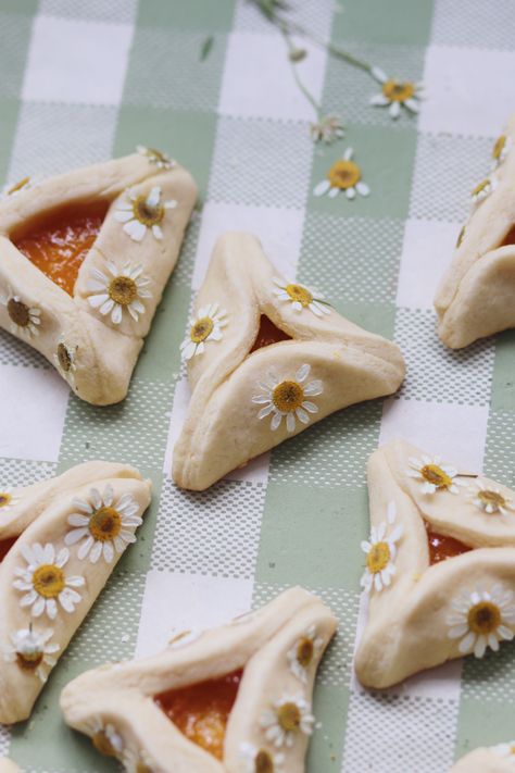 Culinary Aesthetic, Purim Recipe, Hamantaschen Recipe, Cookies Summer, Black And White Cookies, Cookie Boxes, White Cookie, Peach Jam, Culinary Art