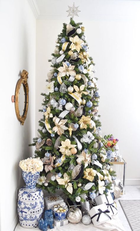 Blue, white, silver and gold ornaments with ribbon and florals on a Chinoiserie inspired Christmas tree. GORGEOUS! Love the ginger jars at the bottom. #christmastree #xmastreedecorations #christmastreedecoration #christmastreedecorideas #christmastreeornaments #christmasdecorating #holidaydecor #holidayseason #holidaydecorations #holidaycrafts Indah Island, Chinoiserie Christmas Tree, Christmas Centrepieces, Christmas Tree Ribbon, Gold Christmas Tree Decorations, Chinoiserie Christmas, Holidays Ideas, Blue Christmas Decor, Tree Ribbon