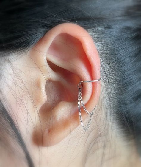 Ear Cuffs No Piercing, Piercing Simple, Simple Ear Cuff, Wall Wardrobe, Pave Ear Cuff, Dragon Ear Cuffs, Minimalist Ear Cuff, Ear Cuff Chain, Earring Cuff Chain