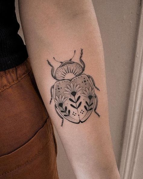 #CoolTattoos #TattooArt #InkMaster #TattooDesigns #InkedUp #TattooLovers #InkInspiration #TattooIdeas #CreativeInk #TattooStyle Miniature Tattoos, Animal Tattoos For Women, Ladybug Tattoo, Beetle Tattoo, Cute Cat Tattoo, Lady Bug Tattoo, Bug Tattoo, Insect Tattoo, Muster Tattoos