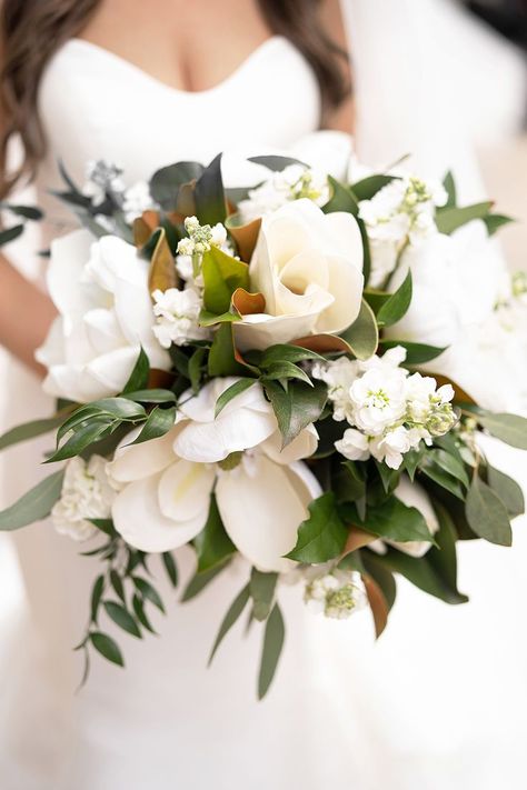 Bridal Bouquet Magnolia, Magnolia Wedding Bouquet, Magnolias Wedding Bouquet, Magnolia Wedding Flowers, Wedding Bouquets Ideas, Magnolia Bouquet, Bouquets Ideas, Magnolia Wedding, Spring Wedding Bouquet