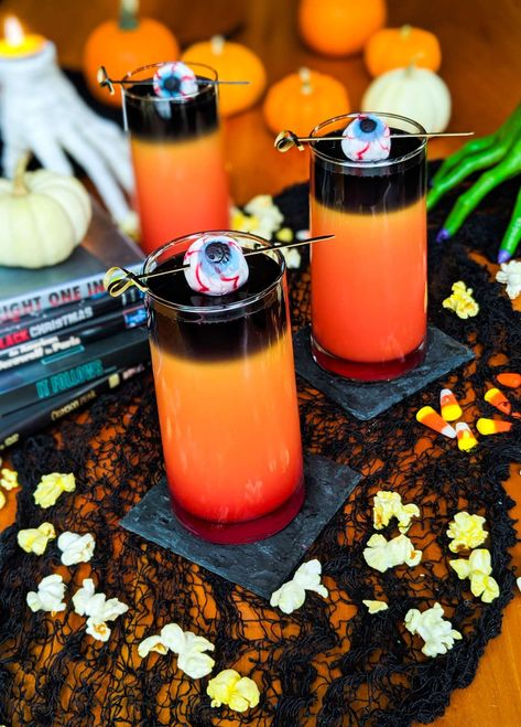 Dusk Til Dawn, the Perfect Halloween Cocktail. Great for parties because they're so easy to make in big batches for a crowd, this is the recipe you need this season. Using black vodka, this drink layers for a spooky effect. It's also got red and orange, evoking the colours of Halloween. It can also be made as a shot. Spooky Drink Ideas, Hocus Pocus Drinking Game, Halloween Recipes Drinks, Orange Juice And Vodka, Halloween Party Drinks, Orange Vodka, Pumpkin Beer, Image Halloween, Halloween Cocktails