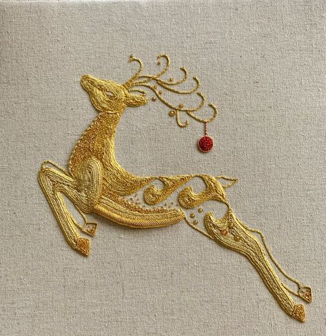 Embroidery Goldwork, Royal School Of Needlework, Royal School, S Embroidery, Gold Work Embroidery, Couture Embroidery, Handwork Embroidery Design, Embroidery Designs Fashion, Animal Embroidery