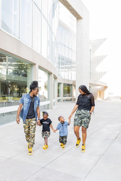 Matching Sneakers Family Photo, Sneakers Family Photoshoot, Jordans Photoshoot, Outfits For A Photoshoot, Family Shoes, Photo Mood, Family Photoshoots, Mother Daughter Outfits, Matching Shoes