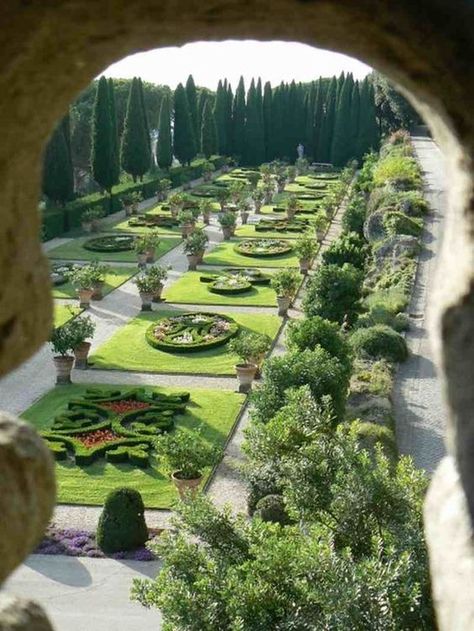 Vatican Gardens, Rome Vatican, Formal Garden Design, Vatican Rome, Castle Gardens, Gardens Of The World, Rome Tours, Formal Garden, Italian Garden