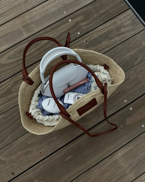 summer bag perfection 🤎🧺🤌🏼 @sezane French Basket Bag, French Basket, French Baskets, Summer Inspo, Summer Bag, Instagram Summer, Basket Bag, Straw Bag, On Instagram