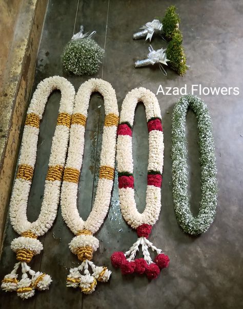 Lilly Garlands Poo Malai For Engagement, Poo Malai For Wedding, Flower Varmala, Pelli Dandalu, Rose Garland Wedding, Red Rose Bridal Bouquet, Indoor Wedding Decorations, Flower Garland Diy, Engagement Stage Decoration