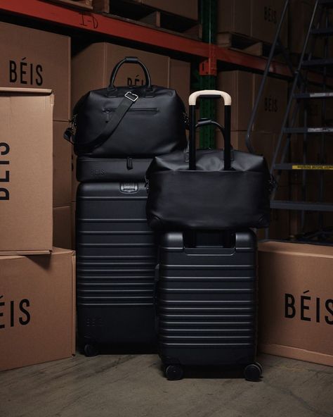 BÉIS (@beis) • Instagram photos and videos Beis Luggage, Black Travel Bag, Luxury Travel Bag, Inside My Bag, My Style Bags, Classy Winter Outfits, Traveling Abroad, Suitcase Bag, Luggage Bags Travel