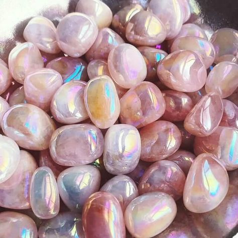 Angel Aura Rose Quartz, Aura Rose Quartz, Weekend Mode, Heart Rose, Pretty Rocks, Cool Rocks, Crystal Magic, Angel Aura, Rose Quartz Stone