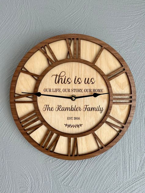 Laser Clock Design, Laser Engraved Clock, Wooden Wall Clocks, Wood Clocks Handmade, Cnc Laser Ideas, Wooden Clock Ideas, Wood Laser Engraving Ideas, Wooden Clock Design, Unique Wall Clock Design