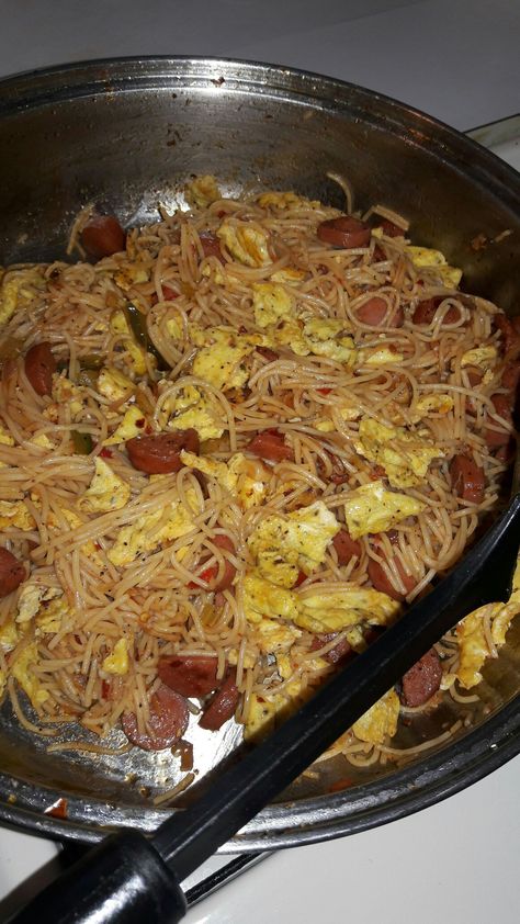 stir fry spaghetti with egg & beef links Egg And Spaghetti, Spaghetti And Fried Chicken, Nigerian Spaghetti, Spaghetti And Eggs, Spaghetti With Egg, Stir Fry Spaghetti, Fried Spaghetti, Fried Pasta, Pasta Ideas