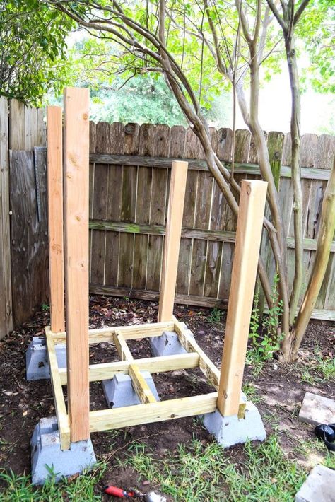 Toddler Outdoor Playhouse, Backyard Playhouse Ideas, Diy Outdoor Playhouse, Backyard Fort, Backyard Playset, Toddler Outdoor, Tree House Diy, Diy Playhouse, Backyard Playhouse