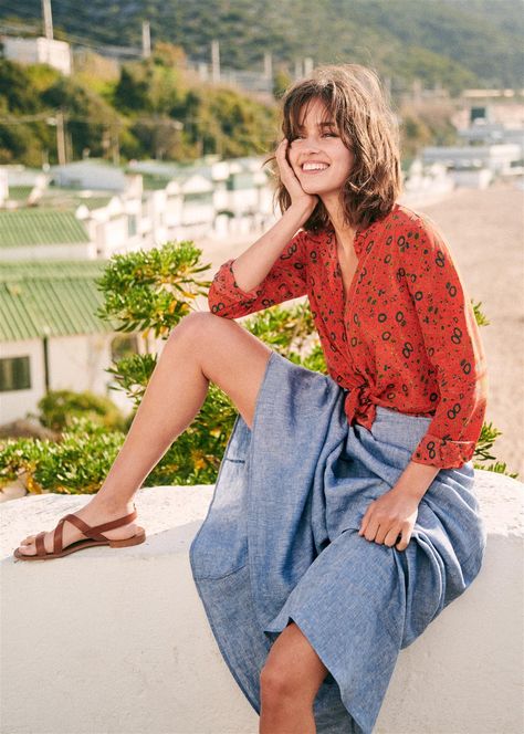 Adela skirt from Sezane Sezane Summer, Sezane Outfit, Long Linen Skirt, French Girl Style, Summer Outfit Ideas, Shorts Outfit, Haircuts With Bangs, Linen Skirt, Medium Length Hair Cuts