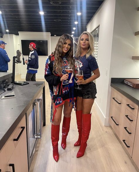 Bears Football Game Outfit, Celebrity Game Day Outfit, Game Day Outfit With Cowboy Boots, Tail Gate Outfit College, Football Gf Outfits College, Tailgating Outfits Cold, Falcons Game Day Outfit Woman, Super Bowl Outfits For Women 49ers, Bills Game Day Outfit