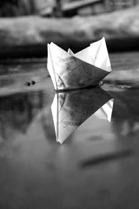 Origami Boat, Reflection Photography, Paper Boat, Foto Art, White Photography, Creative Photography, Photo Inspiration, Photography Inspiration, Beautiful Pictures