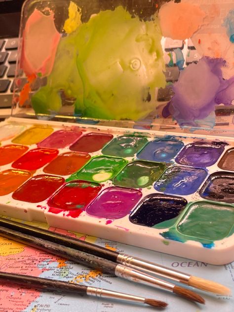 Artist Aesthetic Watercolor, Messy Colorful Aesthetic, Watercolor Paint Aesthetic, Colorful Artsy Aesthetic, Bright Artsy Aesthetic, Colorful Lifestyle Aesthetic, Watercolor Pallet Aesthetic, Artist Aesthetic Colorful, Artkid Aesthetic