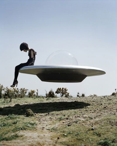 son de otro planeta Tim Walker Photography, Erwin Olaf, Mode Editorials, Story Teller, Tim Walker, Richard Avedon, Space Girl, Crop Circles, Vogue Uk