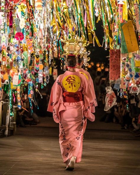 Visit Japan: Yamaga lantern dancers at the Tanabata festivities at Dazaifu Tenmangu Shrine. A... - Alo Japan Summer Japan, Tanabata Festival, Japanese Holidays, Star Festival, Japanese Village, Cherry Blossom Japan, Japanese Festival, Japanese Decor, Fun Fair