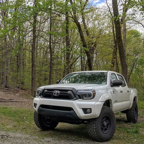 2nd generation Toyota Tacoma - Super White - black grill and LED headlights. Tacoma Truck Aesthetic, Toyota Tacoma Aesthetic, White Tacoma, 2024vision Board, Tacoma 2008, Lifted Tacoma, 2nd Gen Tacoma, Toyota Tacoma Sport, 2013 Toyota Tacoma