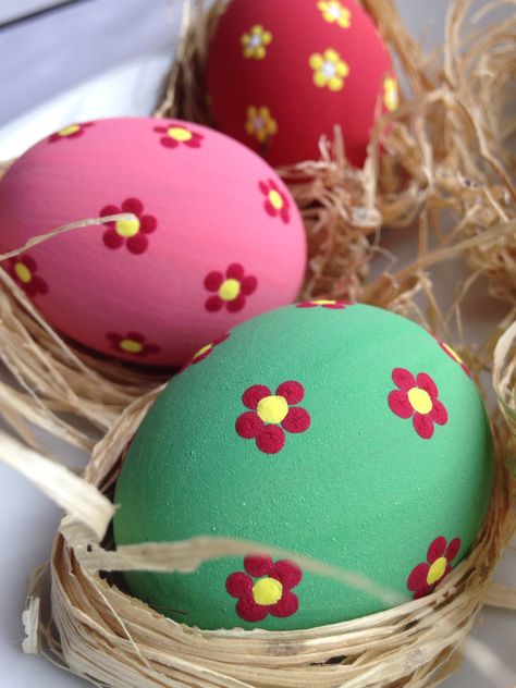 Simple Easter Egg Designs, Simple Easter Eggs, Unique Easter Eggs, Creative Easter Eggs, Easter Paintings, Easter Egg Art, Easter Egg Dye, Easter Egg Designs, Easter Egg Crafts