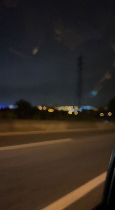 Night Window Photography, Night View In Car, Car Outside View Aesthetic, City View From Car Window Night, Car Window View Road Trips, Night Car Aesthetic Pics, Highway Aesthetic Night Car, Highway Pictures Night, Car Astethic Night