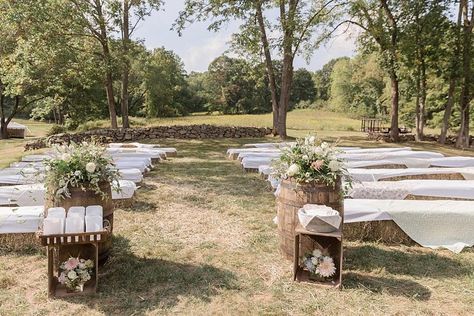 Hay Bail Wedding, Outdoor Wedding Seating, Rustic Wedding Ceremony Decor, Outside Wedding Ceremonies, Hay Bale Seating, Farm Wedding Ceremony, Stick Welding, Anniversary Plans, Wedding Ceremony Seating