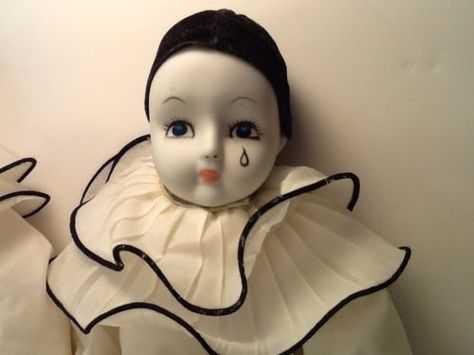 Crying Pierrot Doll, I used to have one of these. Didn't realise how creepy these were Porcelain Doll Costume, Clown Jester, Pierrot Clown, Soft Cell, Dolls Art, Vintage Clown, Scary Dolls, Twitter Layouts, Doll Costume