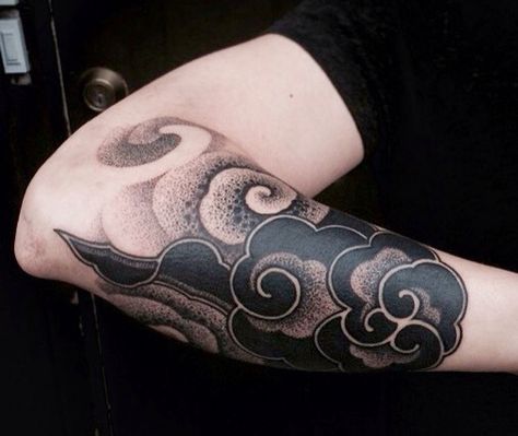 Black Cloud Tattoo, Japanese Cloud Tattoo, Cloud Tattoo Sleeve, Tattoo Wave, Mangas Tattoo, Wave Tattoo, Blackout Tattoo, Naruto Tattoo, Cloud Tattoo