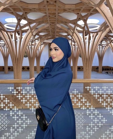 Jilbaab Collection, Musilmanka Girl, Hijab With Niqab Modest Fashion, Blue Abaya Aesthetic, Blue Long Sleeve Modest Khimar, Islamic Modest Fashion, Stile Hijab, Hijabi Fits, Muslim Women Hijab