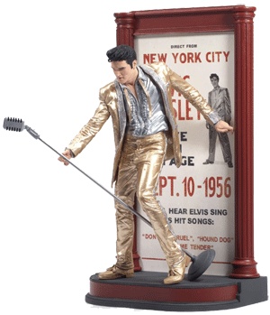 New McFarlane Elvis doll : A few alert members mailed Elvis Matters with a rather remarkable conclusion about the latest McFarlane figurine. The big poster right behind Elvis, announces a concert in New York on September 10th 1956. Celebrity Barbie Dolls, Celebrity Barbie, Elvis Songs, Elvis Memorabilia, Elvis Sings, Elvis Art, Elvis Presley Images, Celebrity Dolls, King Of Rock And Roll