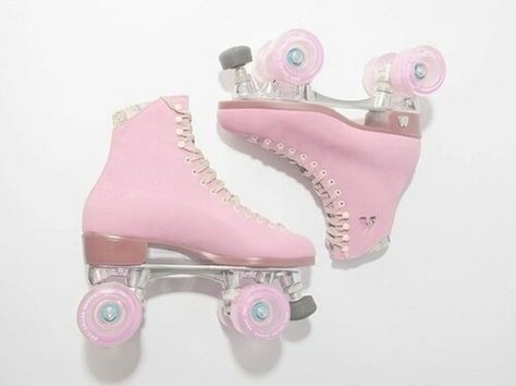 Patines Sepatu Platform, Pink Roller Skates, Retro Roller Skates, Roller Skate Shoes, Roller Skaters, Roller Girl, Burton Snowboards, Kitesurfing, Skateboard Art