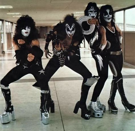 Punk Concert, Kiss Costume, Eric Singer, Detroit Rock City, Vinnie Vincent, Kiss Images, Kiss Members, Eric Carr, Peter Criss