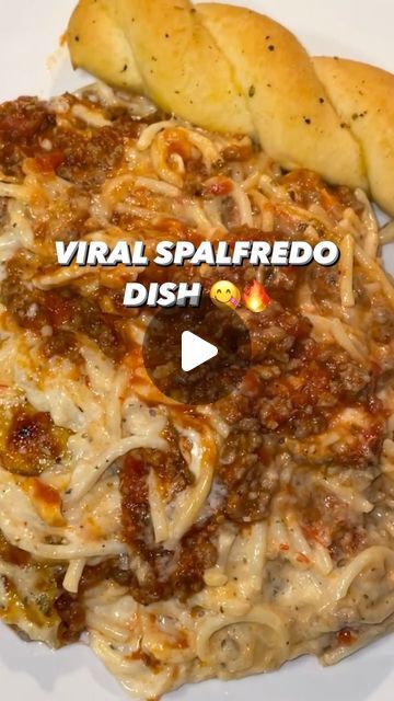 Spaghetti In The Oven, Tick Tock Spaghetti, Spaghetti Bake With Alfredo Sauce, Spaghetti Hacks, Tik Tok Spaghetti Alfredo, Alfredo Spaghetti Bake, Tik Tok Spaghetti, Spaghetti Alfredo, Alfredo Spaghetti