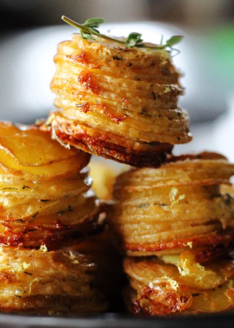 Irresistible Muffin Tin Potato Stacks - buttery thinly sliced potatoes baked in a muffin tin with two kinds of cheese and golden, crispy edges. The best side dish for weeknight meals gourmet enough to entertain with. #muffintinpotatostacks #muffintinpotatoes #muffintinrecipe #potatostacks #stackedpotatoes #stackedpotatoaugratin #augratinstackedpotatoes #holidaysidedish #bestholidaysidedish #potato #potatorecipe #agoudalife Potato Stacks Muffin Tins, Muffin Tin Potatoes, Potatoes Baked, Potato Stacks, Balsamic Pork, Raw Potato, Muffin Tin Recipes, Potato Recipes Side Dishes, Potato Sides