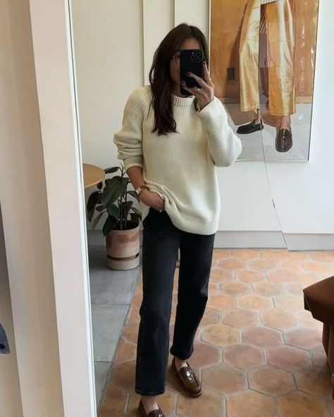 jessi caparella on Instagram: "FLASH SALE ⚡️code JESSI20⚡️for 48 hours on ALL full priced FRĒDA🤎 new *and returning* customers - major!! I popped in with my bestie yesterday to peep the Fall Drop 1 and Loafer Shop and figure out sizing for yall!! If you’ve been wanting these beauties now’s the perfect time 🥰  Comment SHOP for links and sizing recs on my favs!!!  Petite style, millennial style, street style, summer style, vacation style, preppy style, resort wear, style round up, French street style Paris, euro style, minimal summer style, Pinterest style, Pinterest girl, minimal style, fall style, Jenni Kayne cotton crewneck sweater, Levi’s cropped black jeans, Freda Salvador discount code black loafers, leather loafers, suede brown penny loafers, fall ballet flats . . . . . #minimalstyl Madewell Frances Loafer, Brown Boat Shoes Women Outfit, Loafers Outfit With Pants, Womens Brown Loafers Outfit, Loafers With Socks And Jeans, Winter Loafer Outfits Women, Brown Suede Loafers Outfit Women, How To Style Penny Loafers Women, Loafer And Jeans Outfit