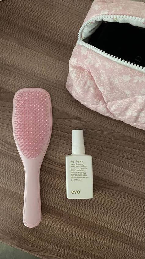 Types Of Hair Brushes, Behind Blue Eyes, Soft Pink Theme, Tangle Teezer, Millennial Pink, Rosé Aesthetic, Vogue Beauty, Hair Essentials, Skin Essentials