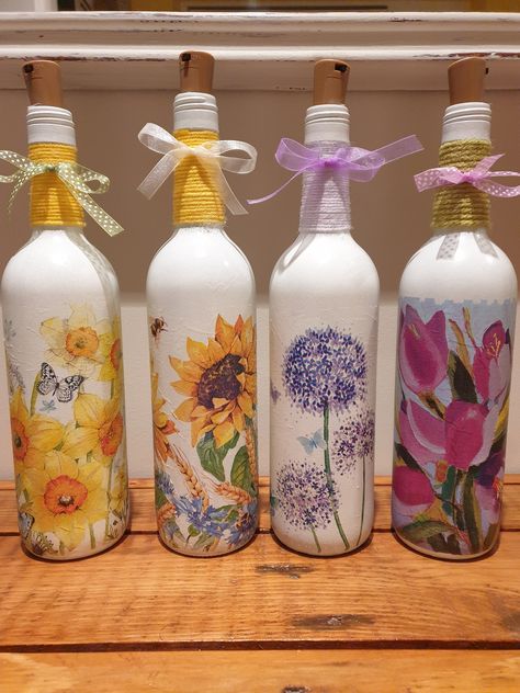 Fabric Decoupage, Decoupage Jars, Light Up Bottles, Decoupage Glass, Painted Bottle, Decoupage Diy, Diy Glass Bottle Crafts, Wine Bottle Art, Glass Bottles Art