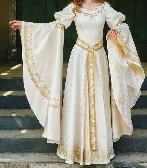 Asoiaf Wedding Dress, White And Gold Medieval Dress, Medieval Royal Dress, Athena Outfit, Middle Ages Dress, Midevil Dress, Royalty Clothing, Royalty Dress, Golden Dress